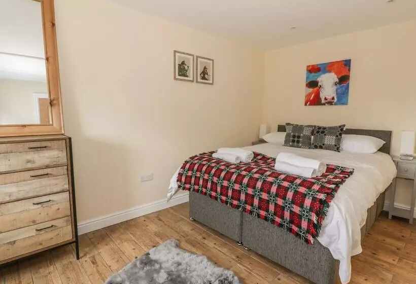 Rhianwen, Plas Moelfre Hall Barns