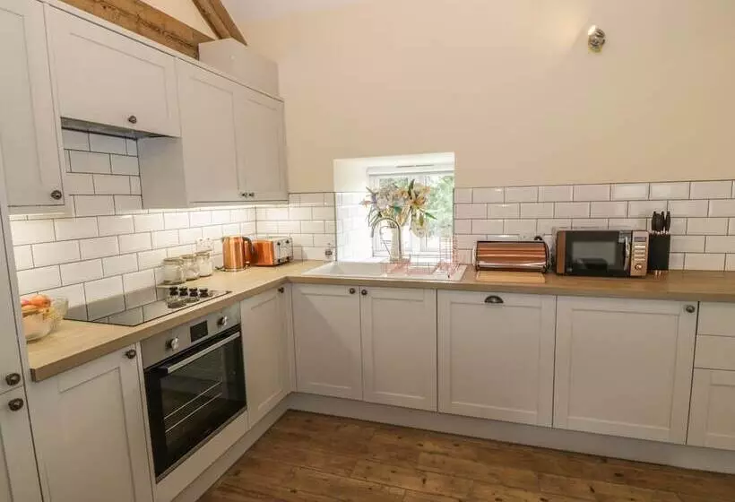 Rhianwen, Plas Moelfre Hall Barns