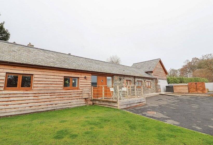 Rhianwen, Plas Moelfre Hall Barns