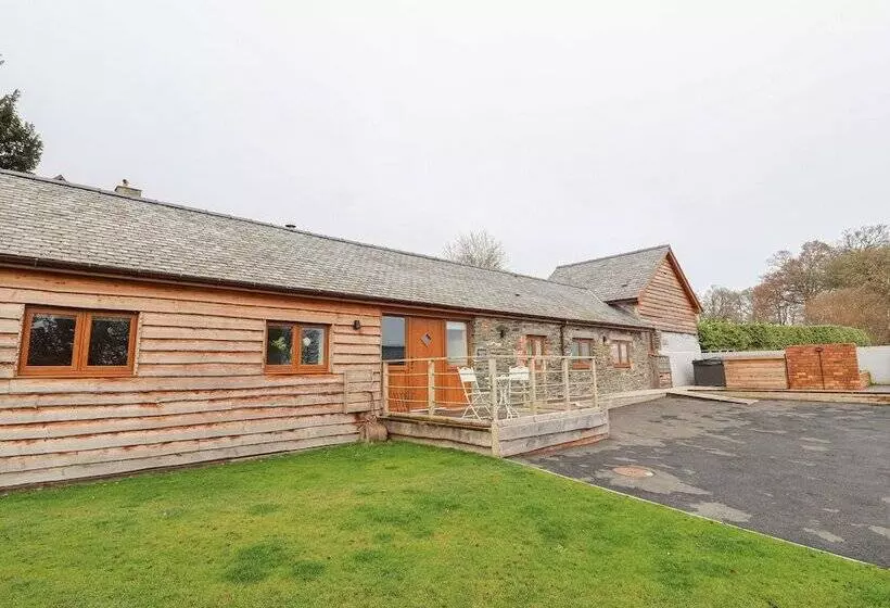 Rhianwen, Plas Moelfre Hall Barns