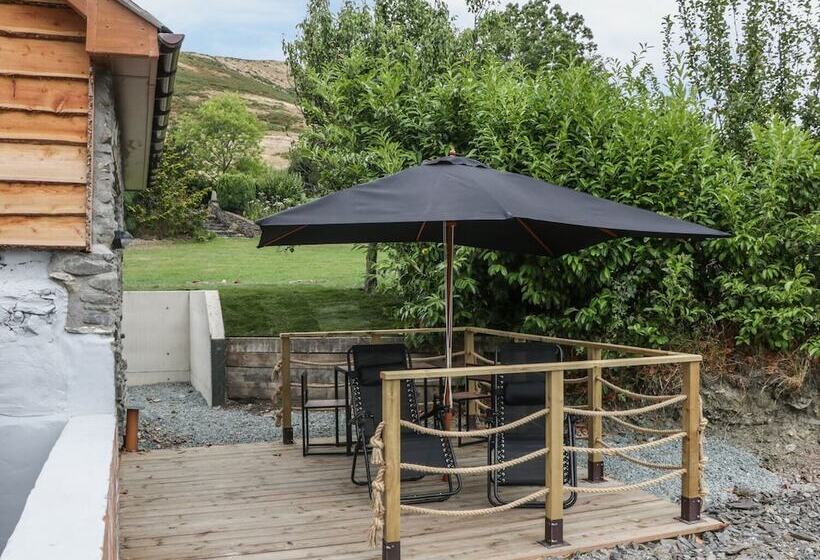 Rhianwen, Plas Moelfre Hall Barns