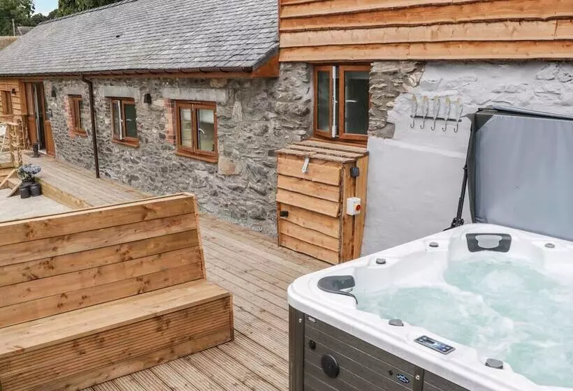 Rhianwen, Plas Moelfre Hall Barns