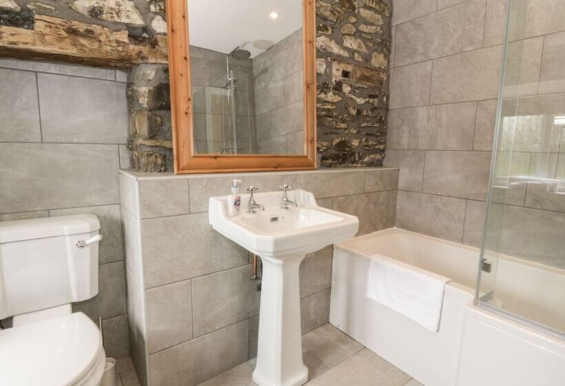 Rhianwen, Plas Moelfre Hall Barns