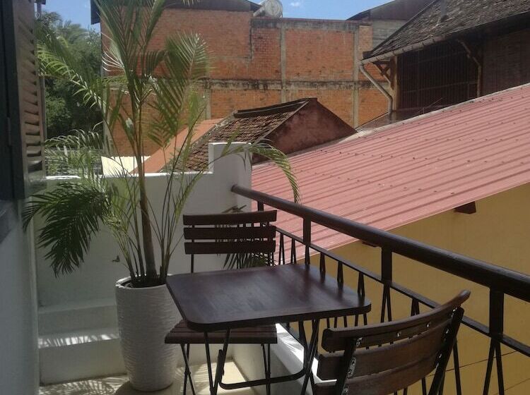 The Place Hostel & Rooftop Bar