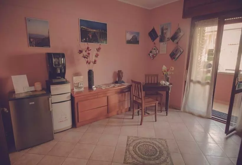 تختخواب و صبحانه Cassiodoro Rooms Affittacamere