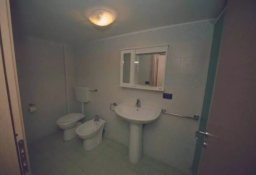 تختخواب و صبحانه Cassiodoro Rooms Affittacamere