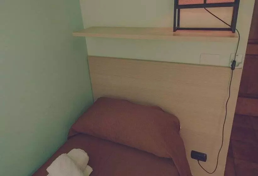 تختخواب و صبحانه Cassiodoro Rooms Affittacamere