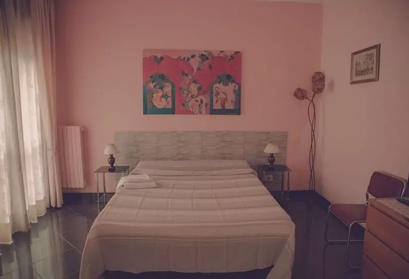 تختخواب و صبحانه Cassiodoro Rooms Affittacamere