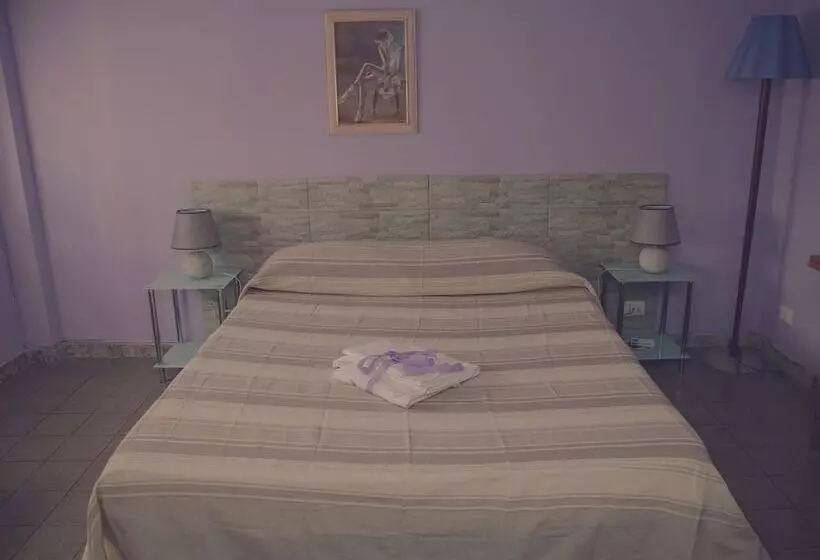 تختخواب و صبحانه Cassiodoro Rooms Affittacamere