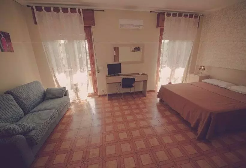 تختخواب و صبحانه Cassiodoro Rooms Affittacamere
