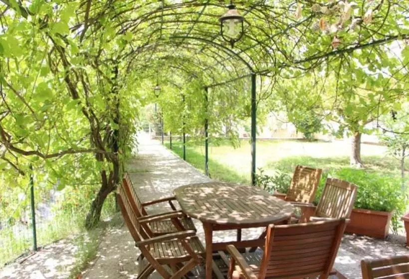 Aamiaismajoitus (B&B) Villa Liberti Rooms