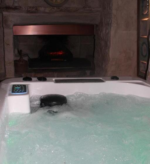 فندق Albergo Diffuso Dimora Rossi B&b