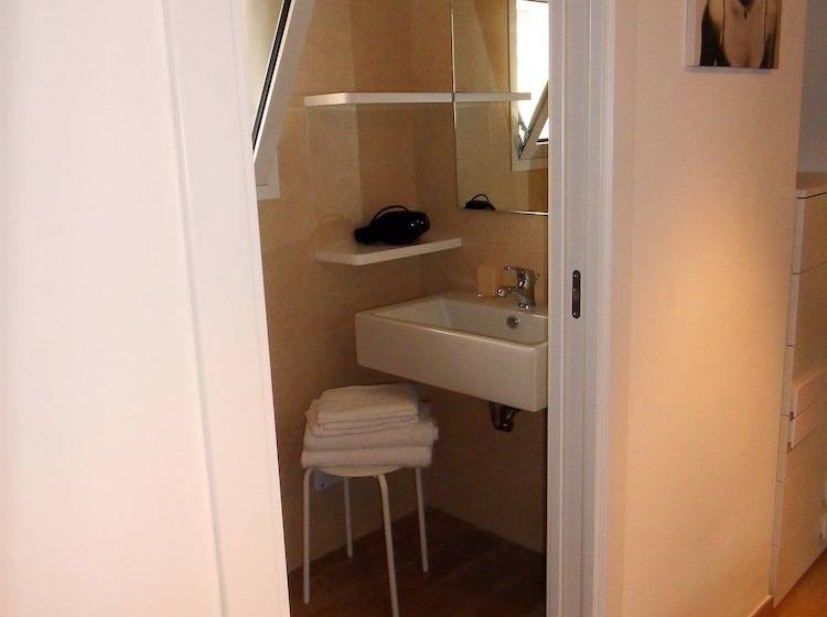 فندق Albergo Diffuso Dimora Rossi B&b