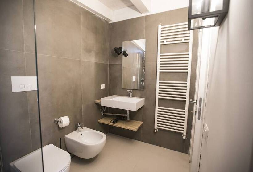 فندق Albergo Diffuso Dimora Rossi B&b