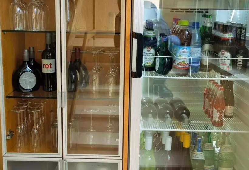 فندق Garni  Zum Weinkrug