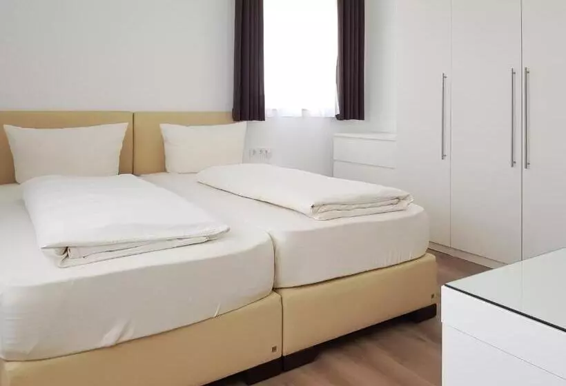 فندق Garni  Zum Weinkrug