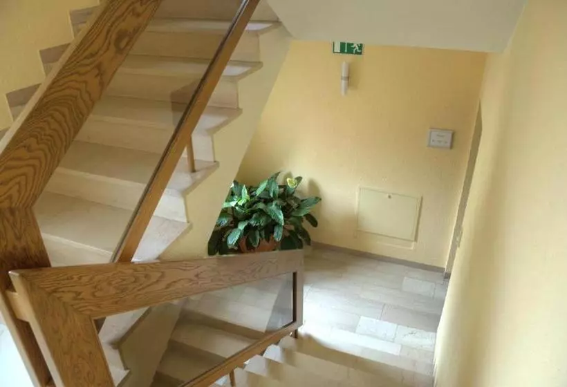 فندق Garni  Zum Weinkrug