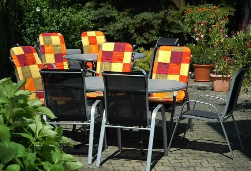 فندق Garni  Zum Weinkrug