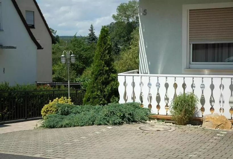 فندق Garni  Zum Weinkrug