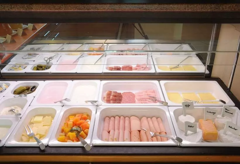 Szálloda Post   Regionales Großes Frühstücksbuffet   Auch Gf & Lf