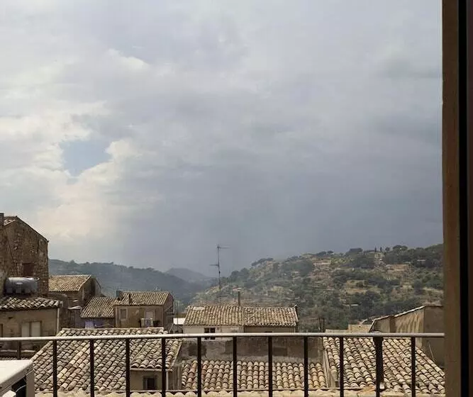 هتل Suite D'autore Art Design Gallery