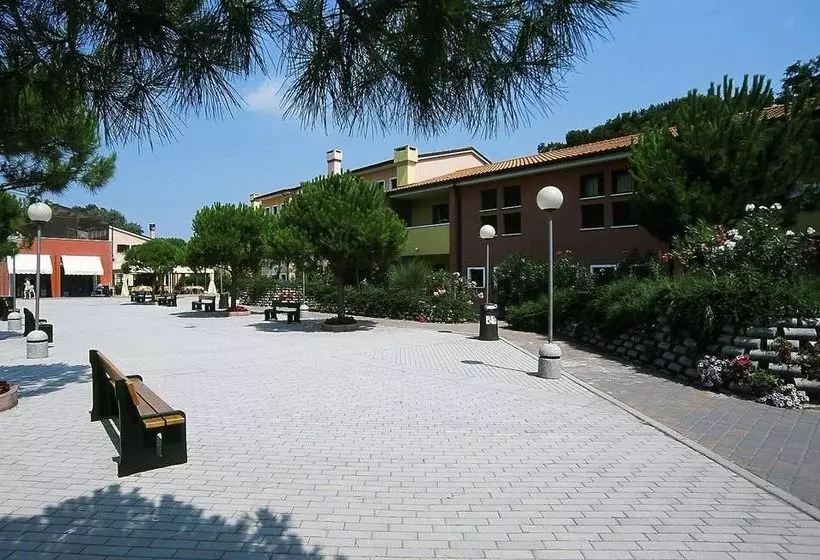 هتل Tizé Village