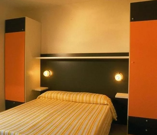 هتل Tizé Village