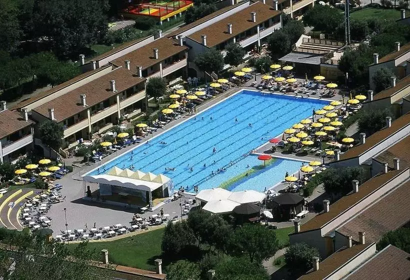 هتل Tizé Village