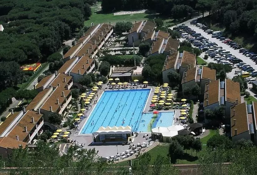 هتل Tizé Village