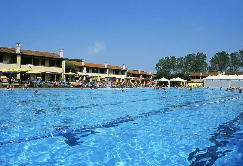 هتل Tizé Village