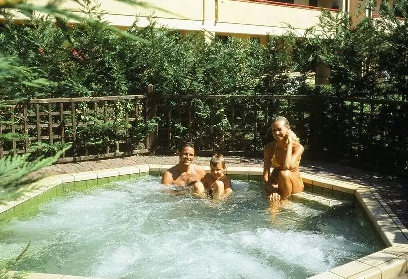 هتل Tizé Village