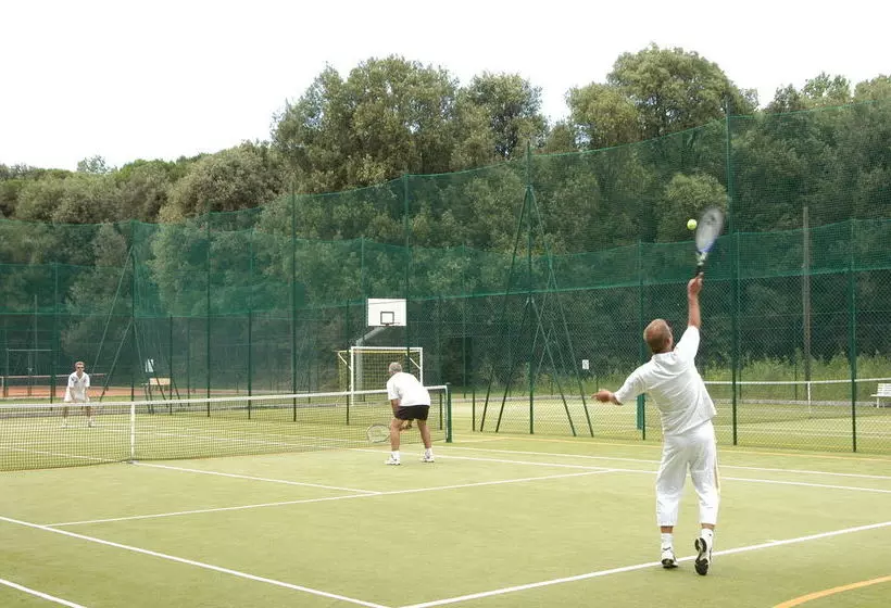 هتل Tizé Village