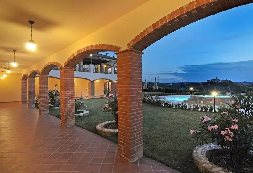 Отель Tota Virginia Antico Podere