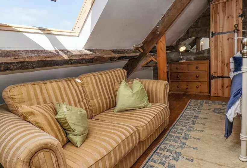 Daffodil Cottage