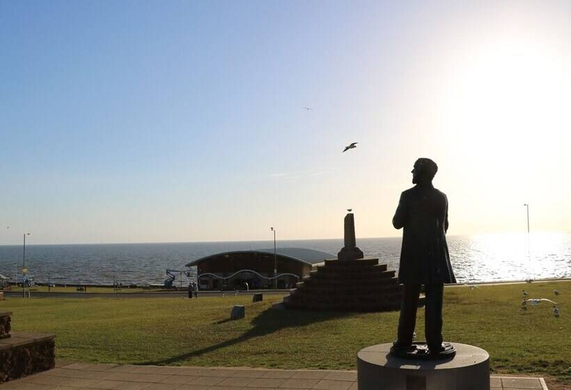 Flat 2, 4 St Edmund S Terrace