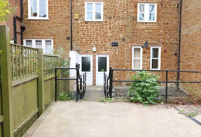 Flat 2, 4 St Edmund S Terrace