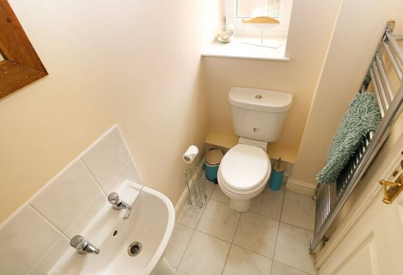 Flat 2, 4 St Edmund S Terrace