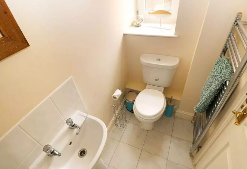 Flat 2, 4 St Edmund S Terrace