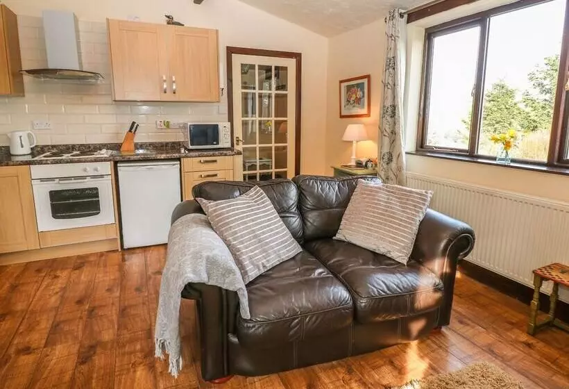 The Cottage At Moseley House Farm