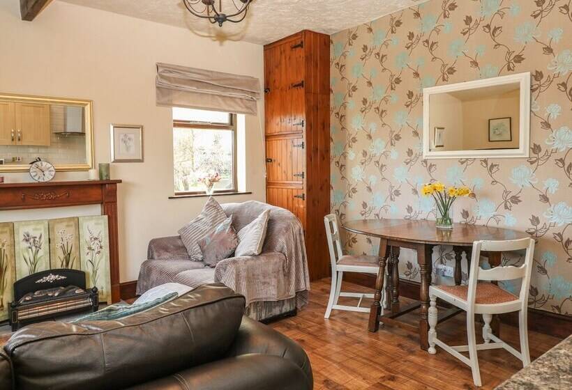 The Cottage At Moseley House Farm