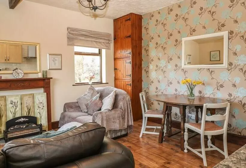 The Cottage At Moseley House Farm