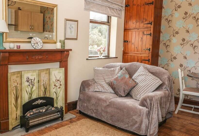 The Cottage At Moseley House Farm