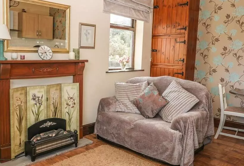 The Cottage At Moseley House Farm