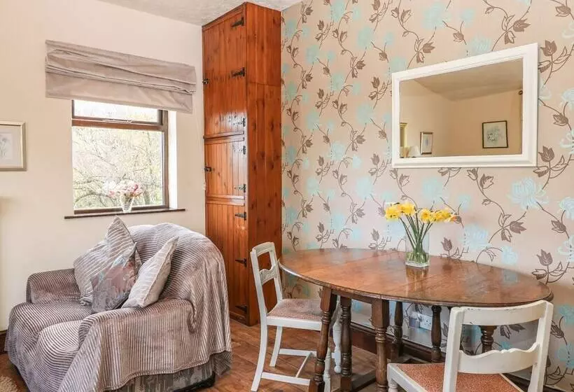 The Cottage At Moseley House Farm