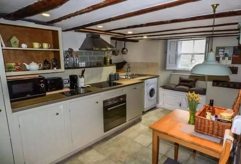 Castle Hill Cottage
