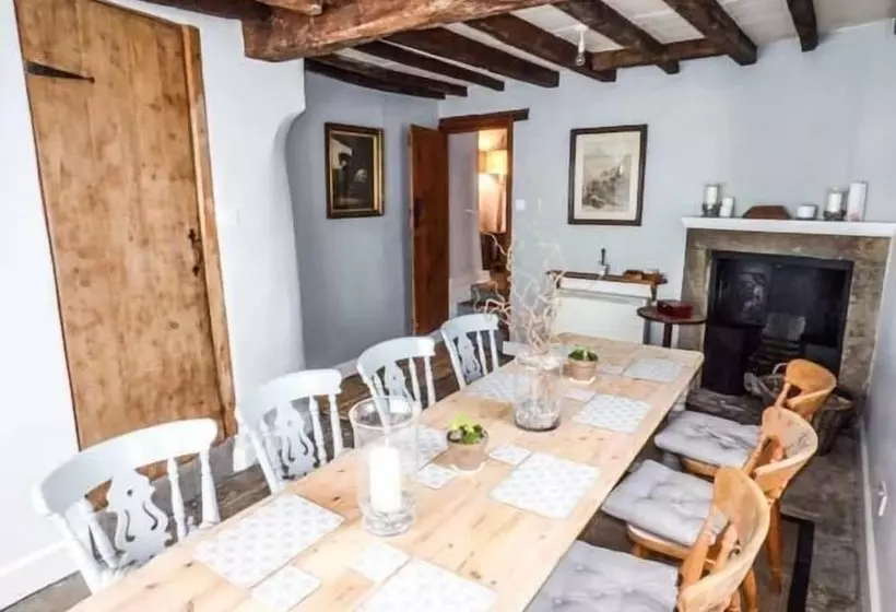 Castle Hill Cottage