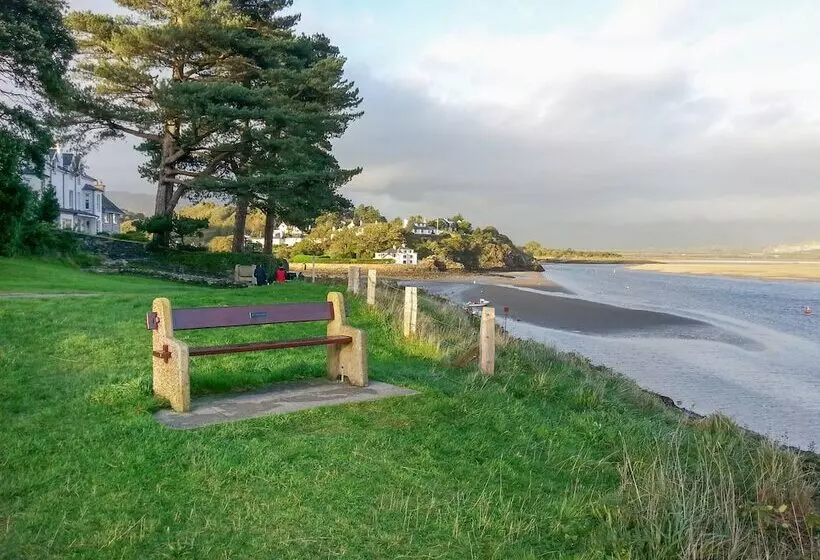 Llannor