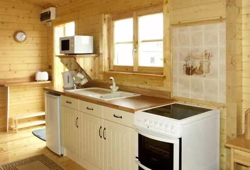 Thornlea Log Cabin