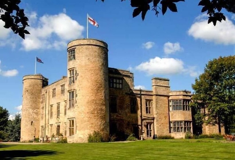 Walworth Castle Holiday Cottage