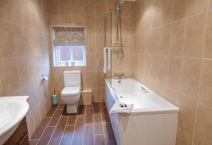 Walworth Castle Holiday Cottage